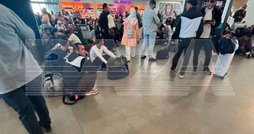 Rusiyada hava limanlarında qalan sərnişinlər etiraz edib - Video