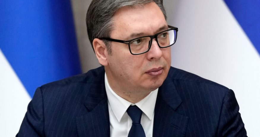 Vuçiçin təyyarəsi Bakıda məcburi eniş edib