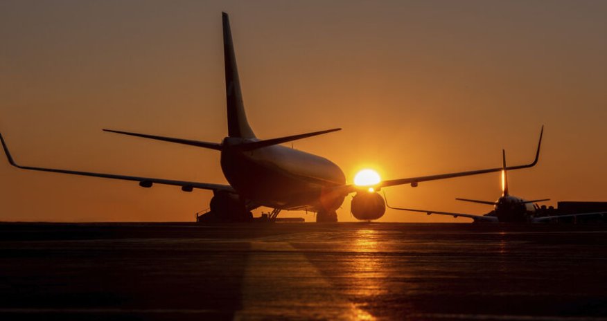 Sankt-Peterburqa uçan təyyarə İstanbula geri qayıdıb