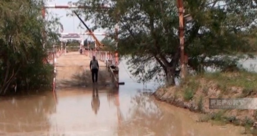 Sabirabadda körpü su altında qalıb, kəndlərlə əlaqə çətinləşib