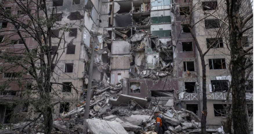 Russian airstrike damages apartment building in eastern Ukraine&rsquo;s Kostiantynivka