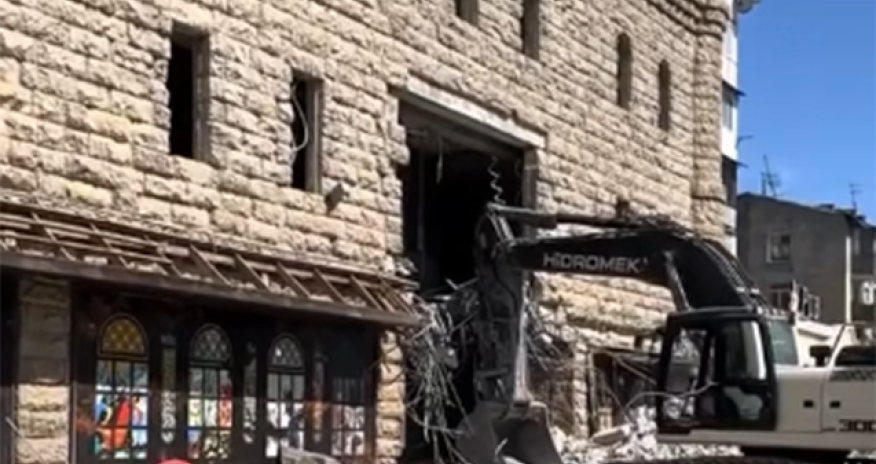 &ldquo;Şəki&rdquo; restoranı sökülür - Video