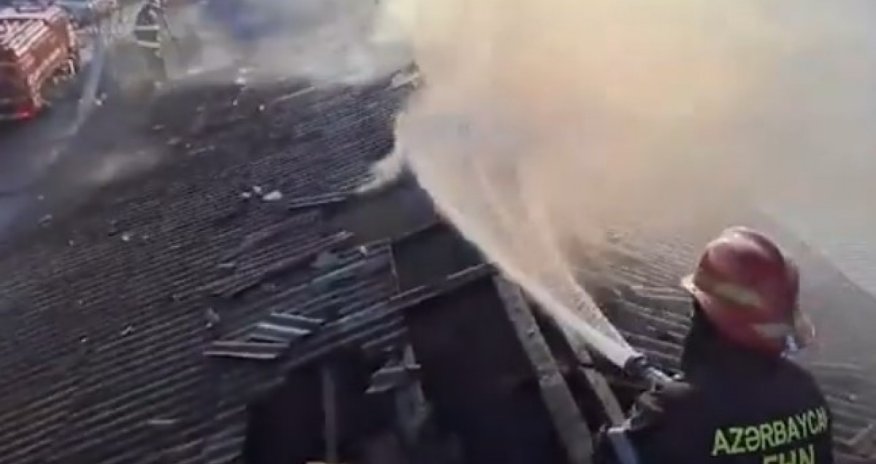 Sumqayıtda fərdi yaşayış evi yanıb - Video