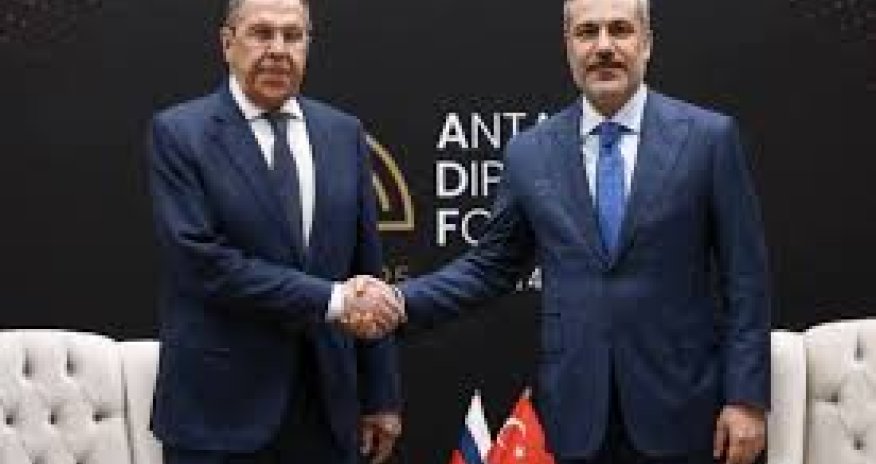 Глава МИД Турции обсудил с российским коллегой урегулирование в Украине