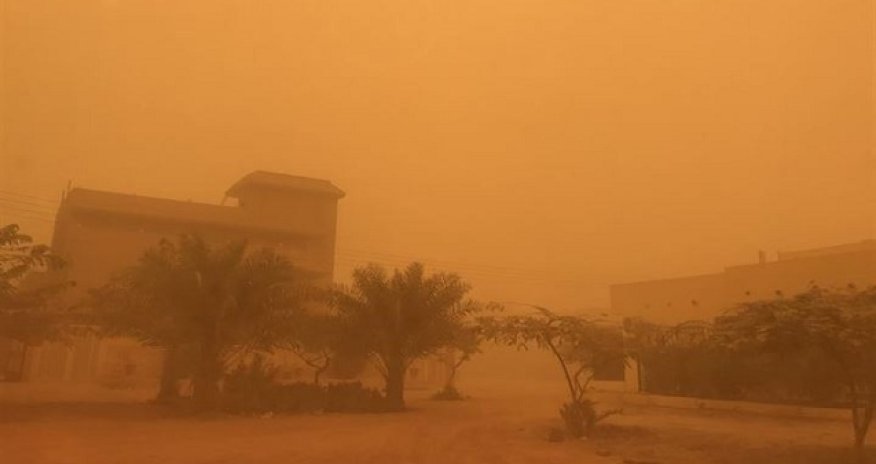 İranda qum fırtınası səbəbindən məktəblər bağlanıb