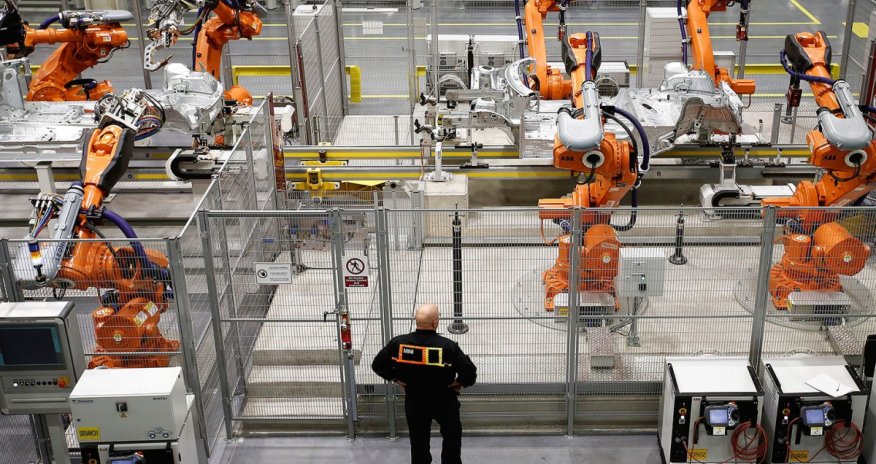 В России предложили заменить мигрантов роботами