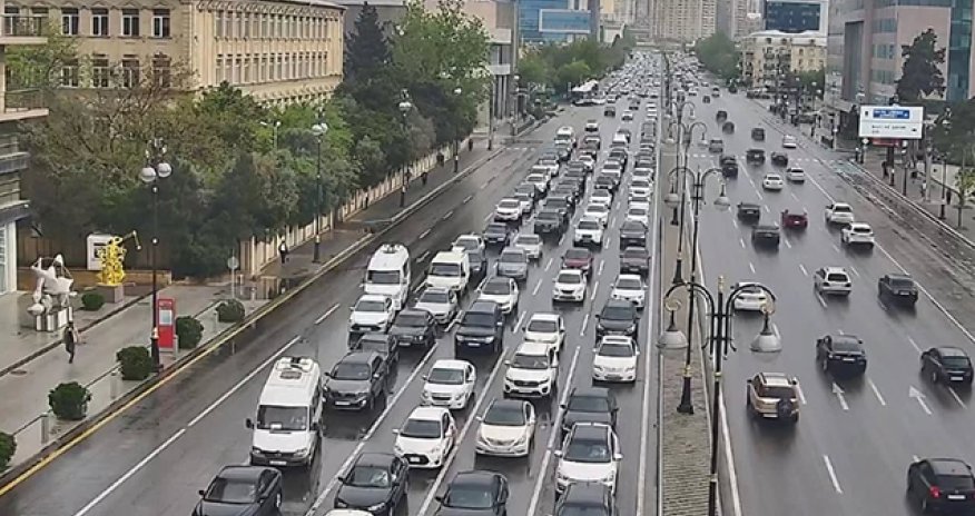 Bəzi yollarda tıxac var