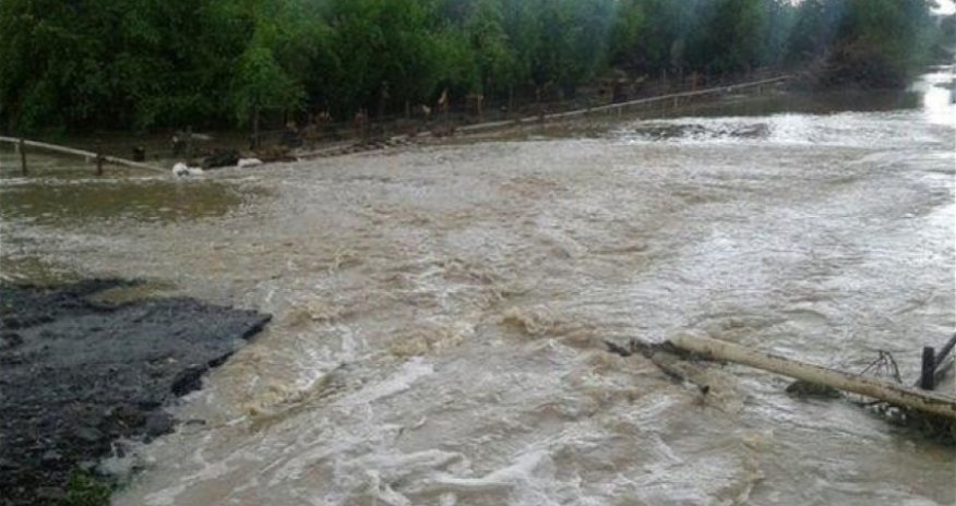 Bəzi çaylardan sel keçir