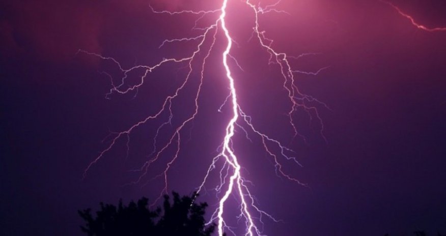 Biləsuvar sakinini ildırım vurub