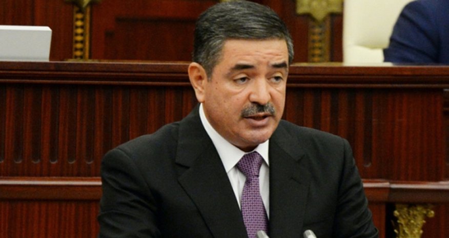 Seyfulla Əzimov Milli Məclisdə hesabat verir