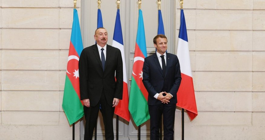 Emmanuel Makron Azərbaycan Prezidenti ilə görüşüb