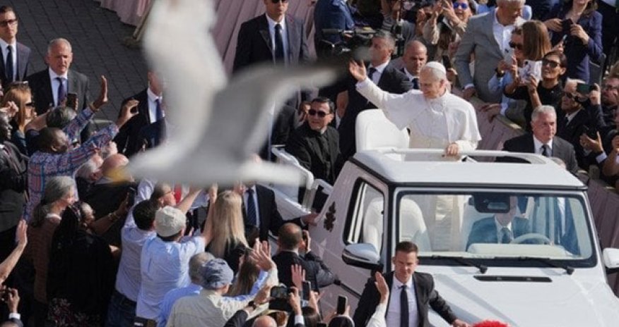 Yeni Papanın taxta çıxma mərasimi keçirilir - Canlı