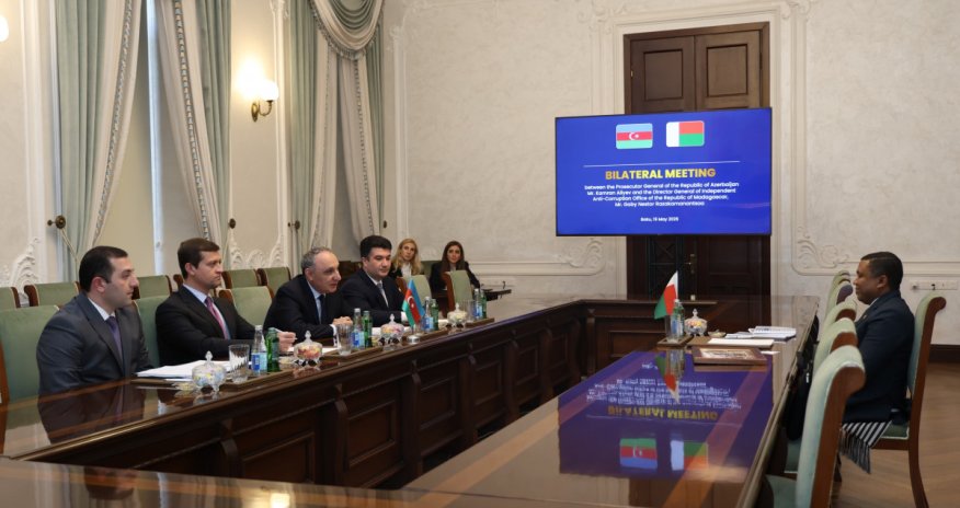 Baş prokuror üç ölkənin nümayəndə heyəti ilə görüş keçirib