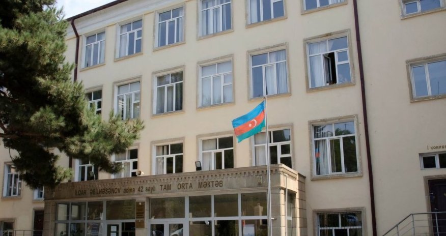 Уволены директора двух бакинских школ