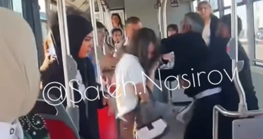 &ldquo;BakuBus&rdquo;da ata qızını döyüb