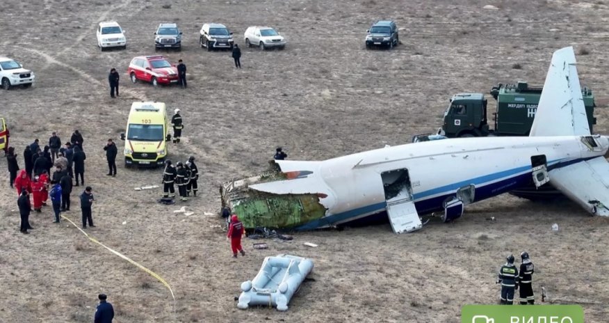 На месте крушения самолета AZAL близ Актау появился мемориал