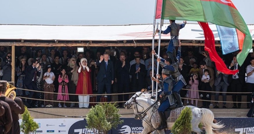 Эрдоган аплодировал стоя карабахским скакунам на фестивале этноспорта в Стамбуле