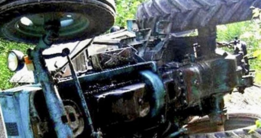 Yevlaxda traktor aşıb, ölən və yaralanan var