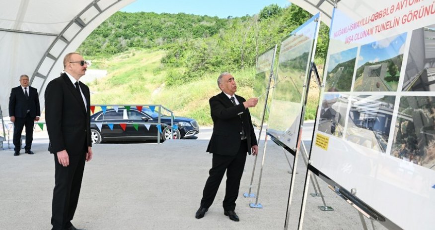 Prezident bir neçə avtəmobil yolu ilə tanış olub