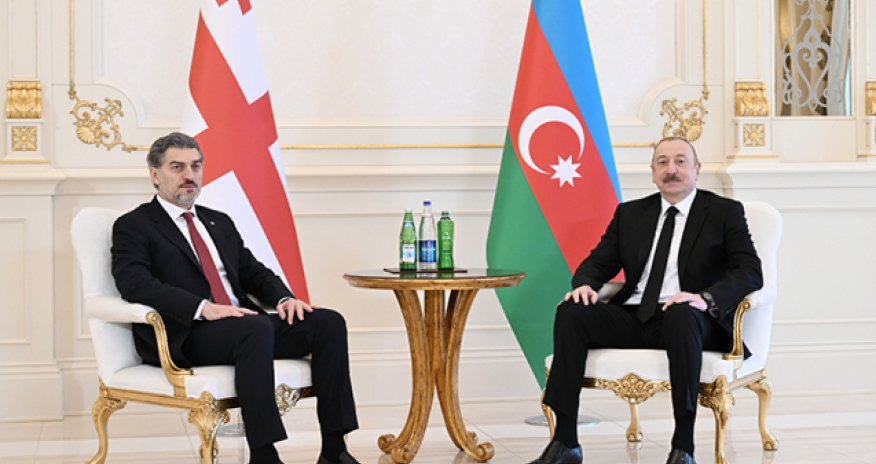 Əliyev Kavelaşvilini təbrik edib
