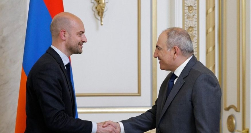 Пашинян и глава МИД Франции обсудили мирное соглашение с Баку