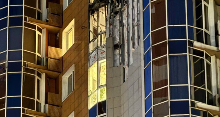 Обломки дрона повредили жилой дом в Москве