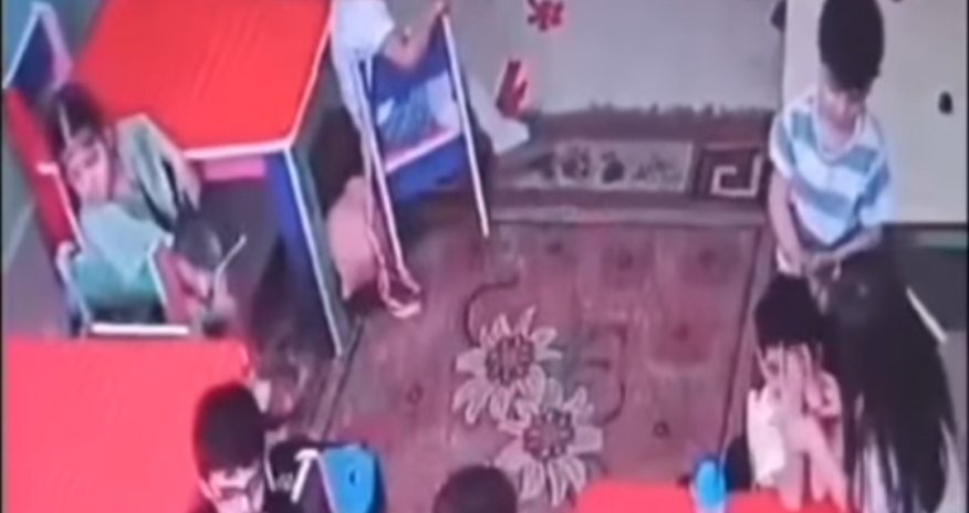 "Kaspi kids" uşaq bağçasında uşaq döyülüb - Video