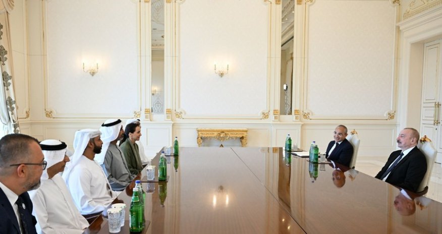 Əliyev BƏƏ-nin iş adamları ilə görüşüb