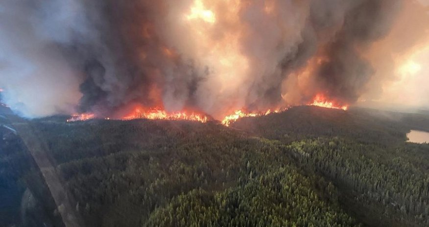 В Канаде более 20 тыс. человек эвакуированы из-за лесных пожаров