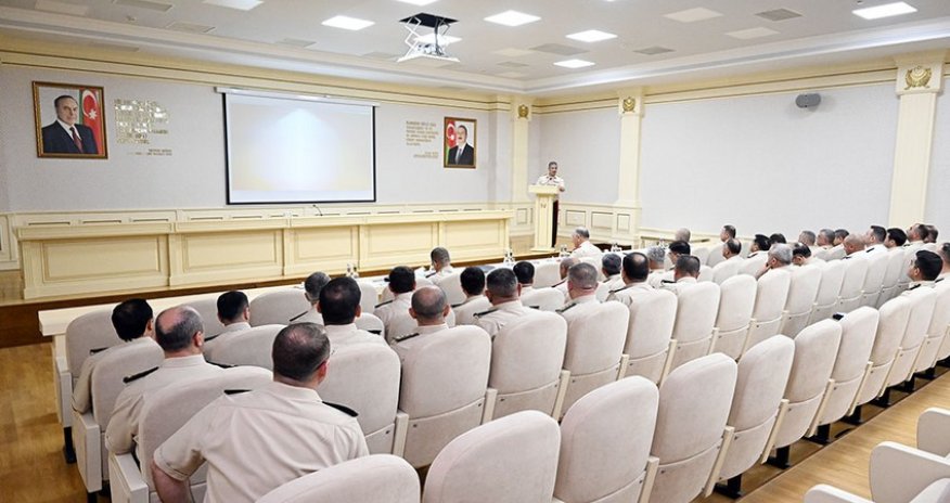 Həsənov hərbi intizamın möhkəmləndirilməsi ilə bağlı tapışırıqlar verib
