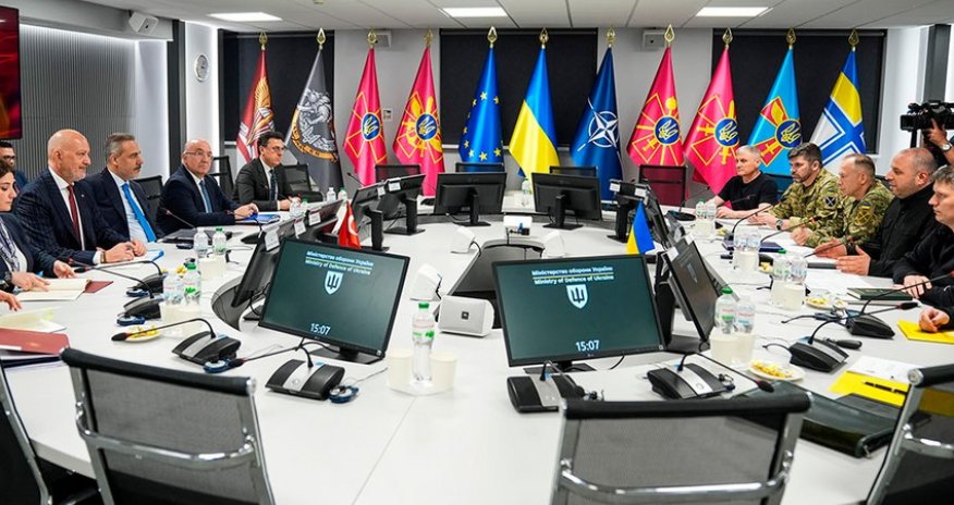 Hakan Fidan Ukraynanın müdafiə naziri ilə görüşüb