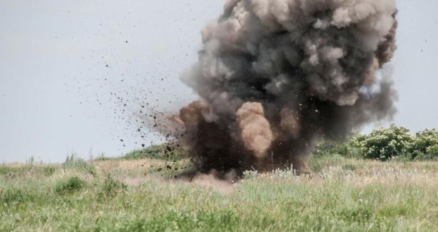 Kəlbəcərdə traktor minaya düşüb - Yenilənib