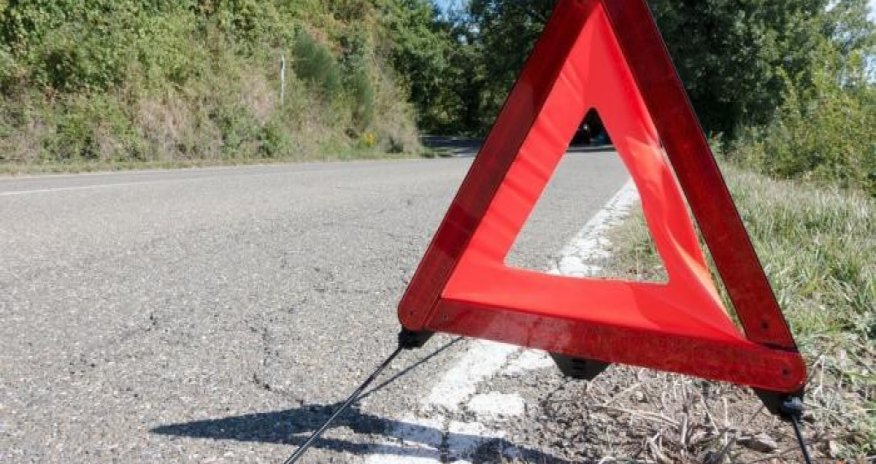 Şəmkirdə minik avtomobili dərəyə aşıb, xəsarət alanlar var