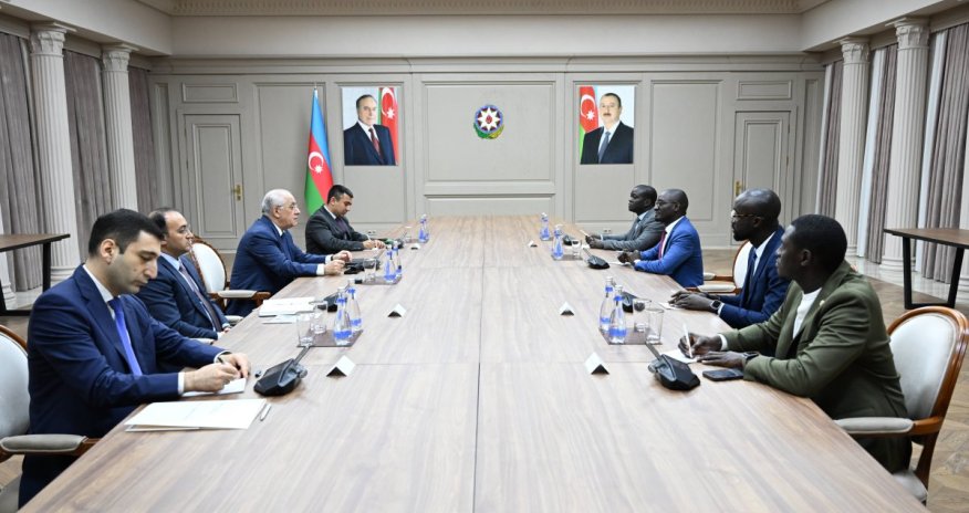 Əli Əsədov Olivye Bukalla görüşüb