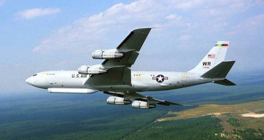 Американский самолет у Крымского моста