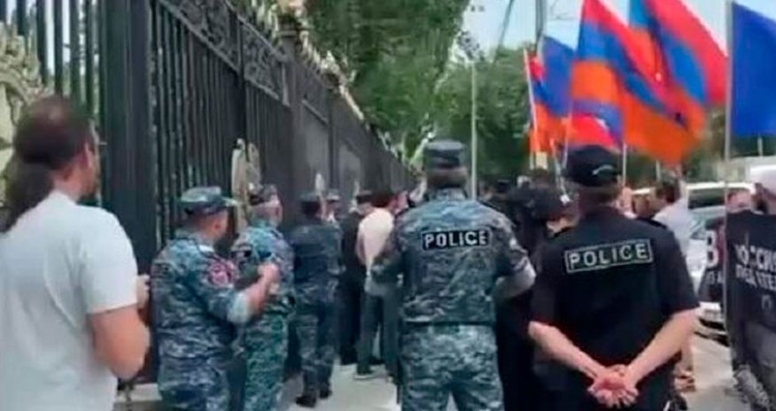 İrəvanda Matviyenkonun səfərinə qarşı etiraz aksiyası keçirilib