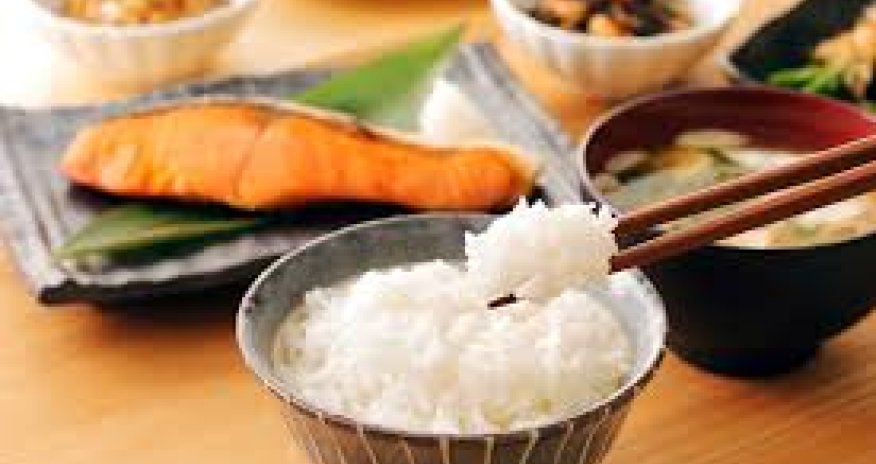 Длинные очереди за рисом в Японии