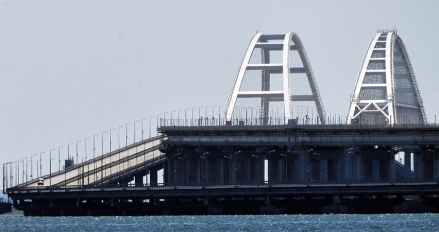 Rusiya Krım körpüsündə hərəkəti dayandırıb