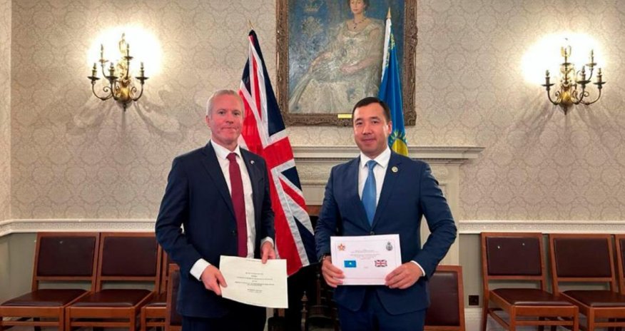 Казахстан и Британия подписали план военного сотрудничества