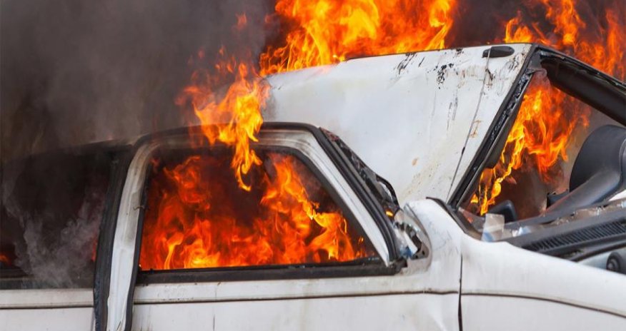 Sabirabadda qəza nəticəsində avtomobil yanıb