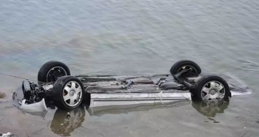 Cəlilabadda avtomobil kanala aşıb, 5 nəfər xəsarət alıb