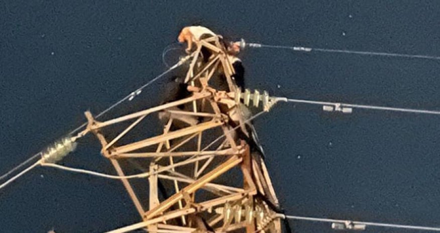 Ağdamda elektrik dirəyinə çıxan gənc xilas edilib - Video