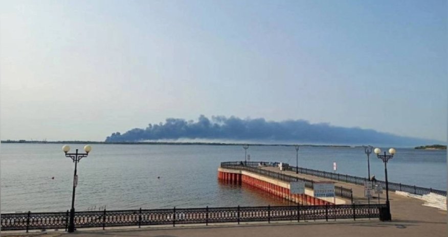 Нефтебаза в российском Энгельсе третий день горит