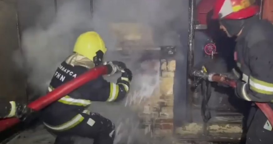 Bakıda tikinti materialları anbarında yanğın olub