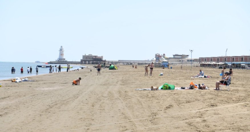 Azerbaijan prepares Baku beaches for summer season