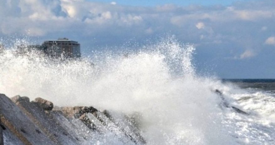 Dənizdə dalğanın hündürlüyü 3 metrə çatır - FAKTİKİ HAVA
