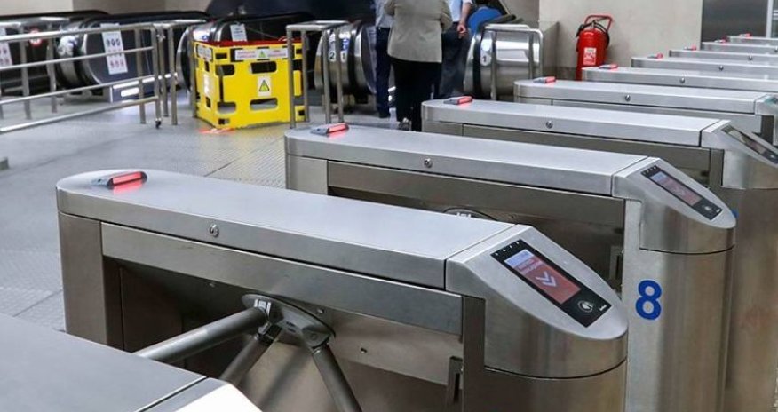 Metrodan istifadə edən sərnişinlərin sayı azalıb