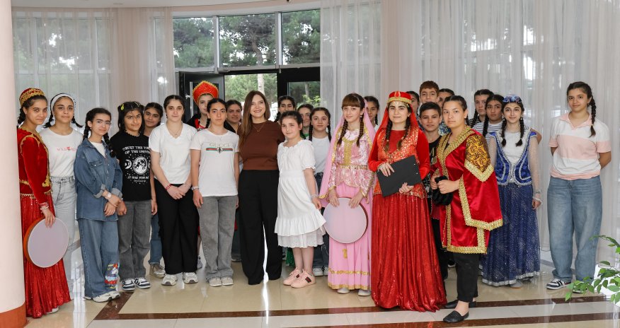 Azercell diqqət və qayğıya ehtiyacı olan iki nəsli bir araya gətirdi