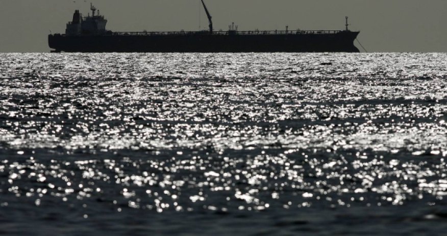 Иран срочно вывозит нефть из страны