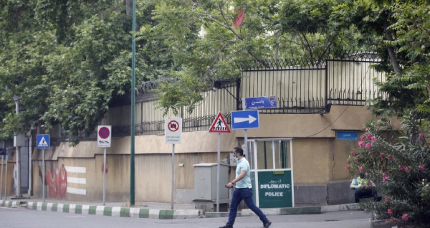 Швейцария эвакуировала дипломатов из Ирана в Баку